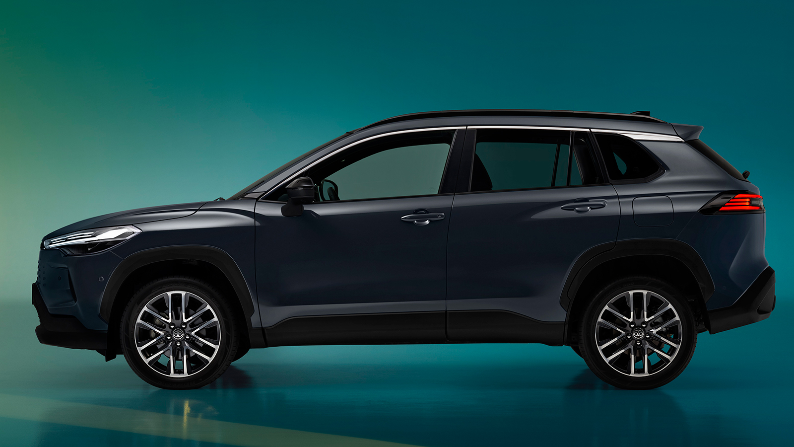 Η Toyota Corolla Cross ανανεώθηκε και απέκτησε έκδοση GR Sport